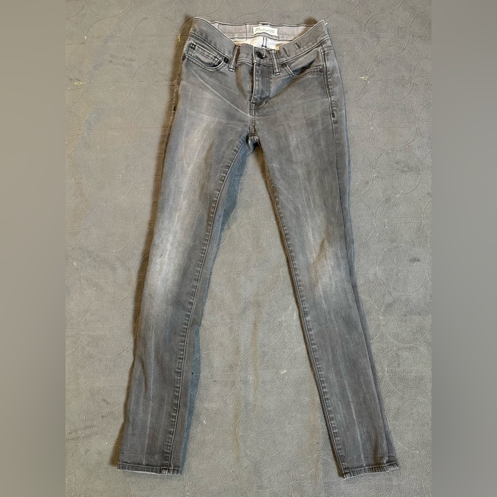 Women’s gray Madewell skinny skinny jeans 24